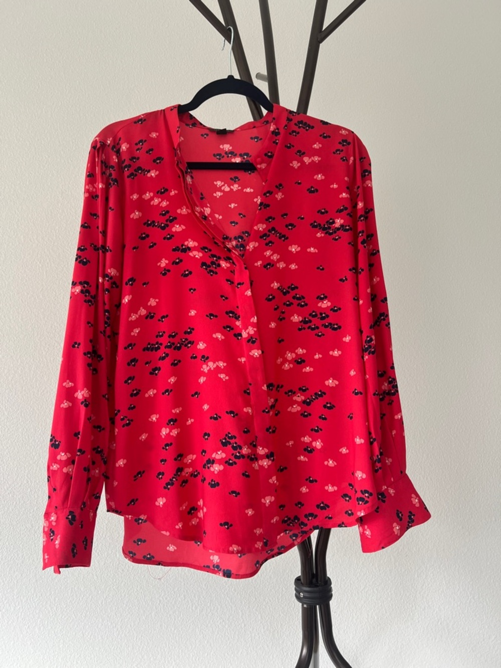 Ann Taylor Red Floral Button-Front Long-Sleeve Blouse